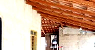 Casa residencial com 1 suíte, 1 quarto, 2 banheiros e garagem em L