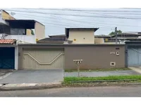 Casa ocupada com 122 m² construídos e 1 vaga