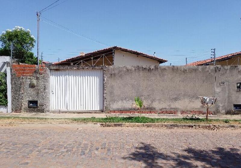 Casa com 3 quartos, 2 banheiros e 60,7m² em Teresina