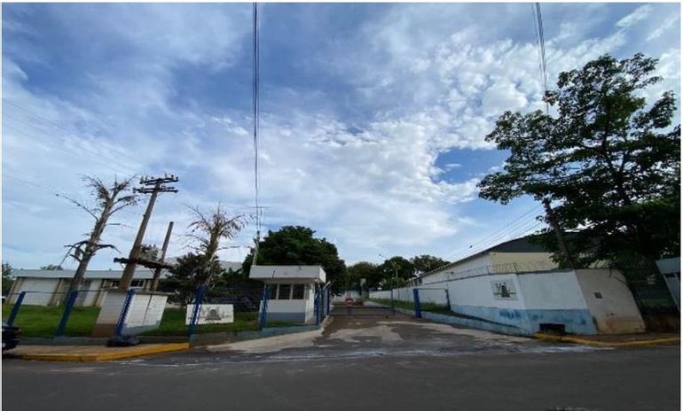 Galpão Industrial com 6 salas, 4 banheiros e 1.700 m² de área construída