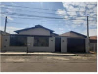 Casa Ocupada com 3 Quartos e 2 Banheiros em Jardim América