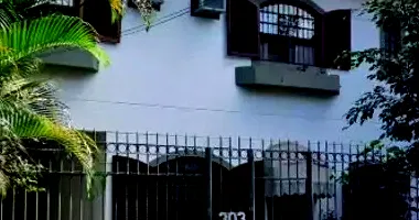 Casa ampla com 329m² construída e 300m² de terreno, imóvel ocupado