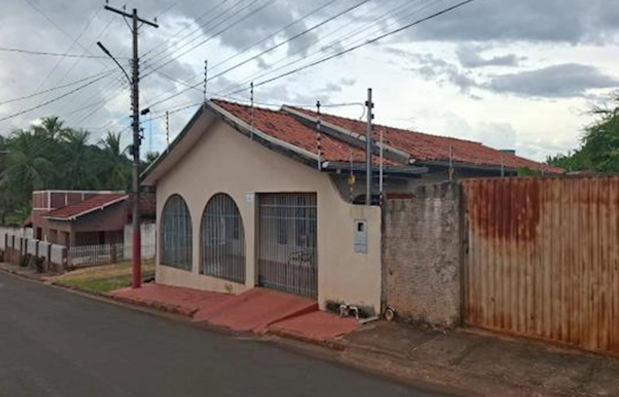 Casa ocupada com 224,58 m² em terreno de 300 m²