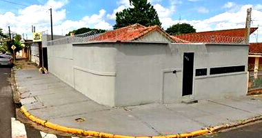 Casa com 2 dormitórios, 138m² construídos, ocupada