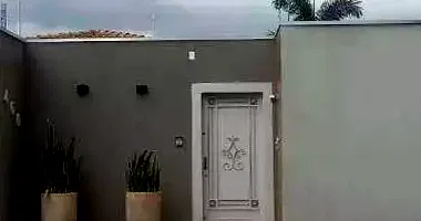 Casa Ocupada com 720m² de Terreno e 310m² Construídos