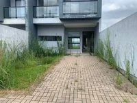 Casa desocupada com 127m², 1 vaga de garagem