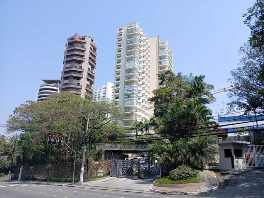 Apartamento padrão com 4 quartos, 4 banheiros e 1 vaga