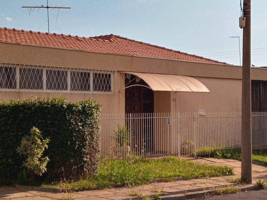 Casa Ampla com 316m² Construída e 620m² de Terreno no Centro