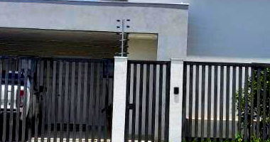 Casa com 3 quartos, 3 banheiros e 289m² construída, ocupada