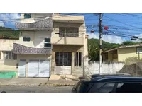 Casa padrão com 3 quartos, 2 banheiros, 1 vaga, 135m² construída, imóvel