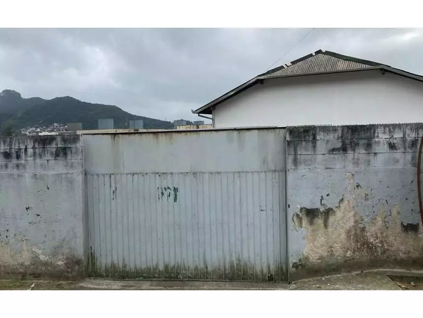 Apartamento com Vaga de Garagem em Leilão