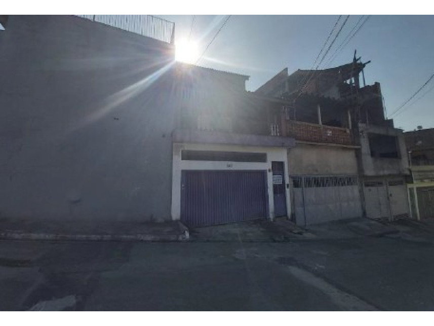 Casa desocupada com 275m² construídos