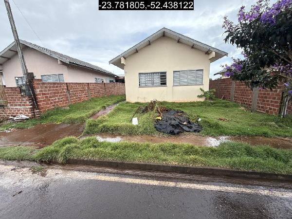 Casa 2 quartos, 1 banheiro, 1 vaga, 45m² construída, desocupada