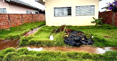 Casa 2 quartos, 1 banheiro, 1 vaga, 45m² construída, desocupada