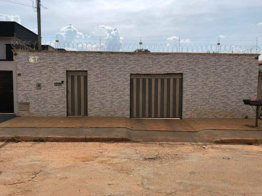 Casa padrão ocupada com 1 vaga e 172m² construída