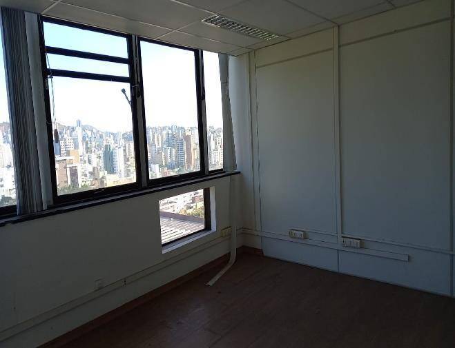 Sala comercial de 427m² em Belo Horizonte - MG, desocupada e com grande potencial