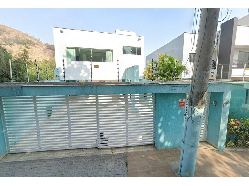 Casa em leilão com 680m² de terreno em Nova Iguaçu