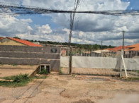 Casa com 2 Quartos em Condomínio Fechado