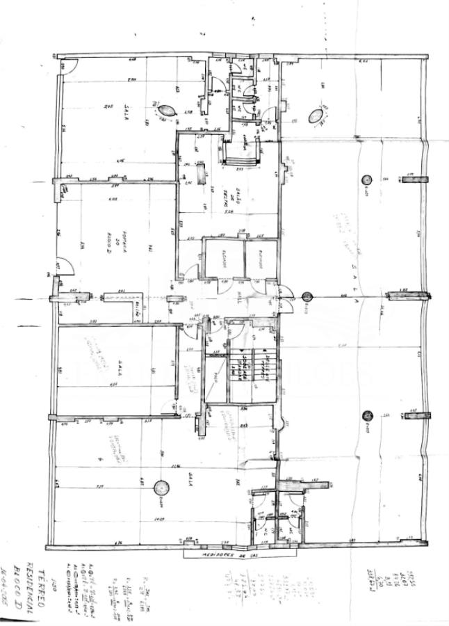 Conjunto Comercial com 4 salões e 453,28 m² de área total