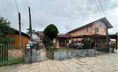 Casa com 64m², 2 quartos, 1 banheiro, ocupada, área total 330m²