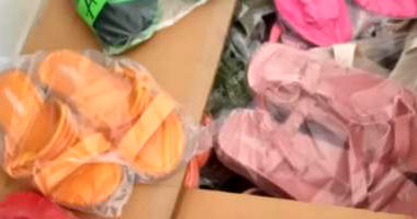 46 unidades de calçados femininos novos, sem uso, várias cores