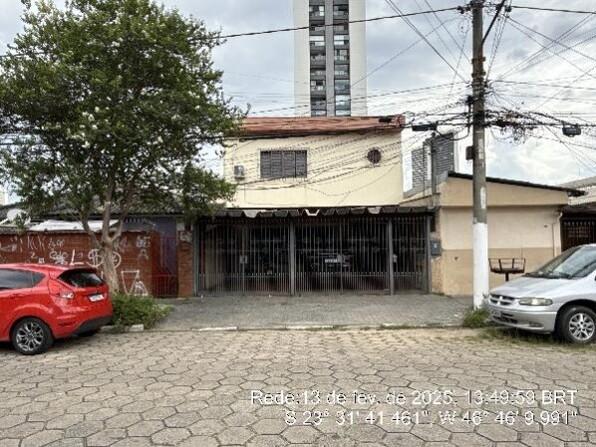 Casa com 3 quartos, 2 banheiros, 236.5m² área privativa, 2 vagas