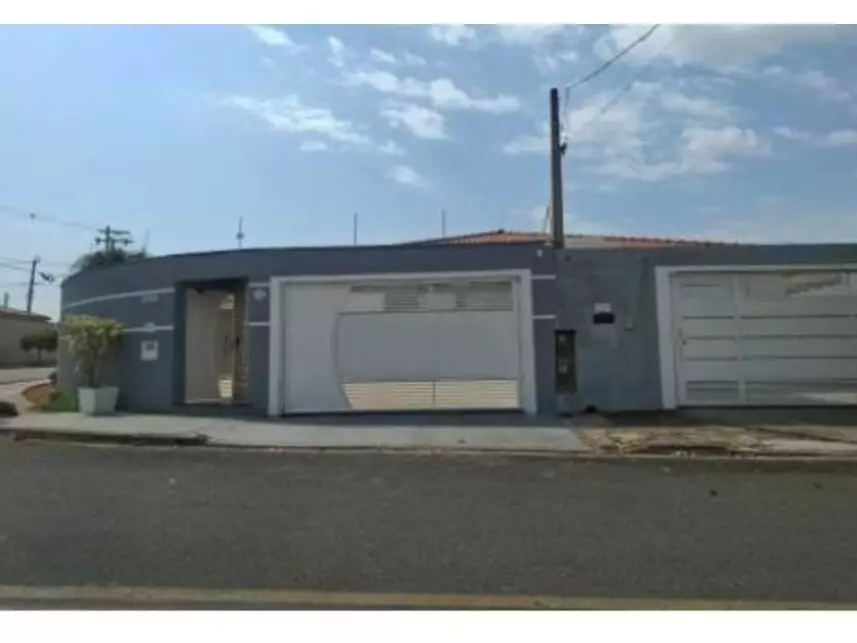 Casa em Leilão com 3 Quartos e 2 Banheiros em Nova Odessa/SP