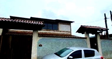 Casa padrão com 5 quartos, 3 banheiros, 1 vaga e 355 m² construída, ocupada