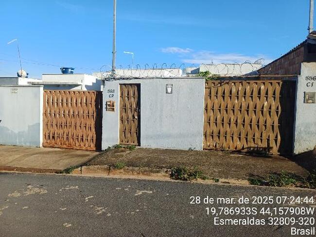 Casa em Esmeraldas com 2 quartos e 1 vaga