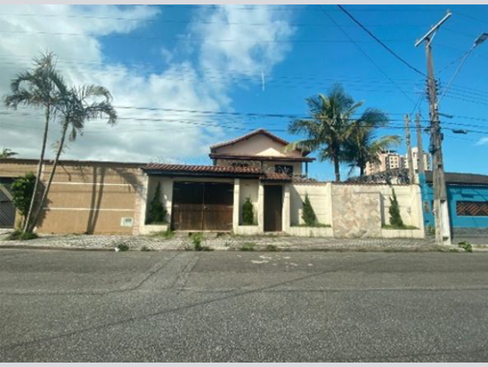 Casa com 3 quartos, 241,40m² construída, ocupada