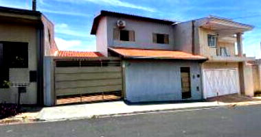 Casa Ocupada com 2 Quartos e 2 Banheiros em São Carlos