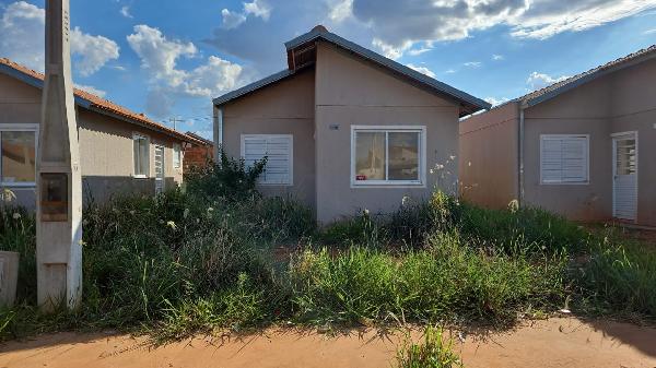 Casa com 2 Quartos e 1 Vaga em Araçatuba