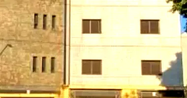 Apartamento com 3 vagas de garagem em leilão