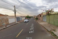 Casa com 215,50m² construídos, 400m² de terreno, desocupada