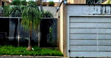 Casa padrão com 4 quartos, 6 banheiros, 1 vaga e 351m² construída