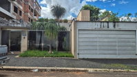 Casa padrão com 4 quartos, 6 banheiros, 1 vaga e 351m² construída