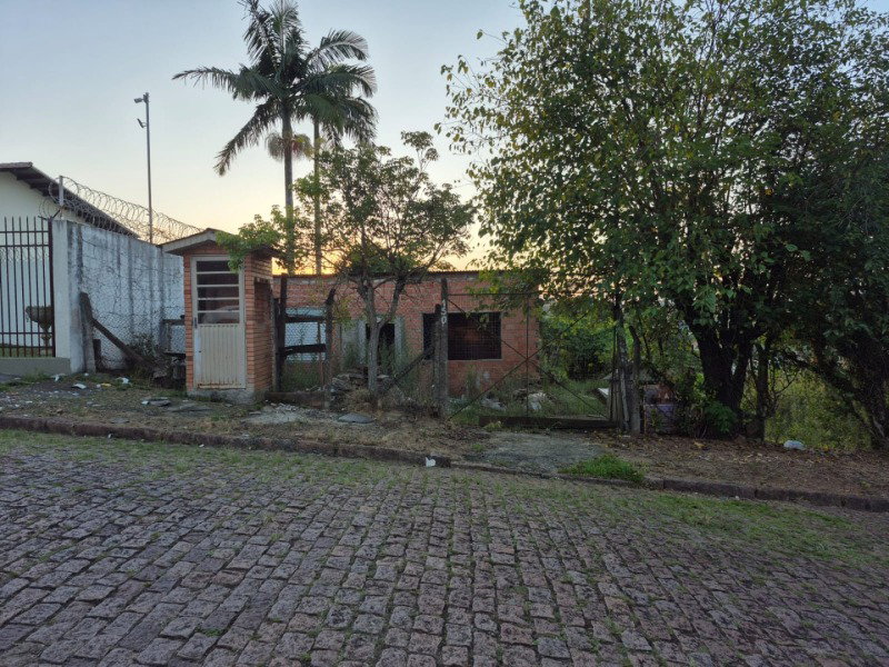 Terreno 409m² irregular no Bairro Medianeira - Porto Alegre/RS