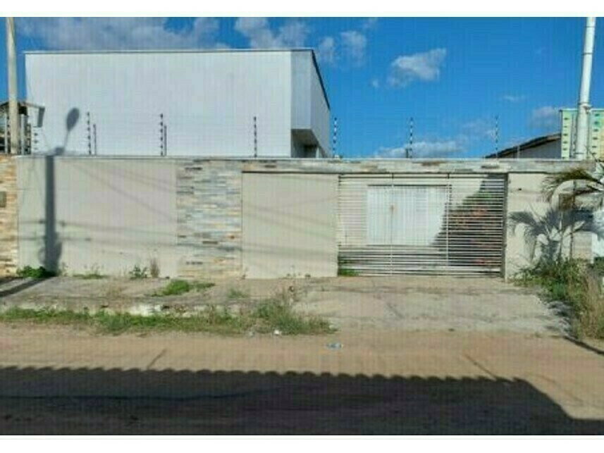 Casa térrea com 180m² construídos em lote de 200m² em Santa Júlia