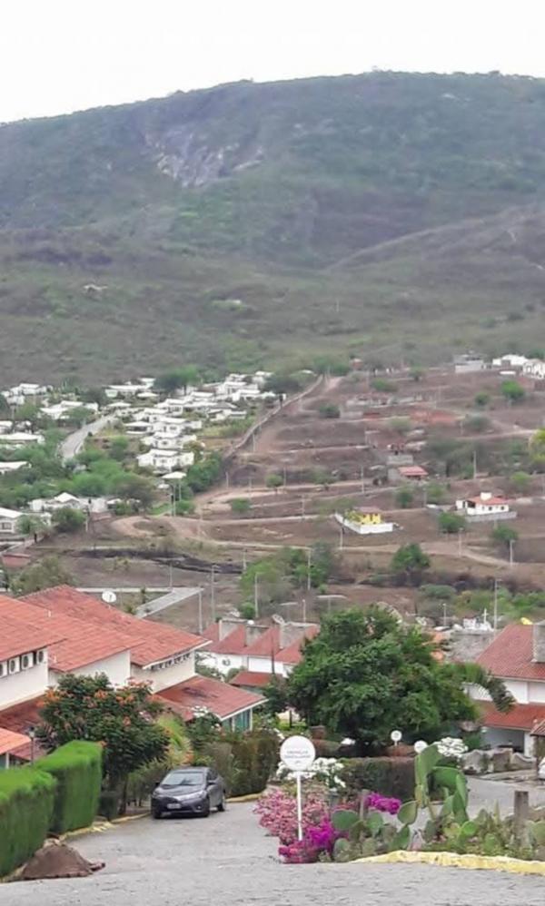 Terreno de 250m² em loteamento com infraestrutura