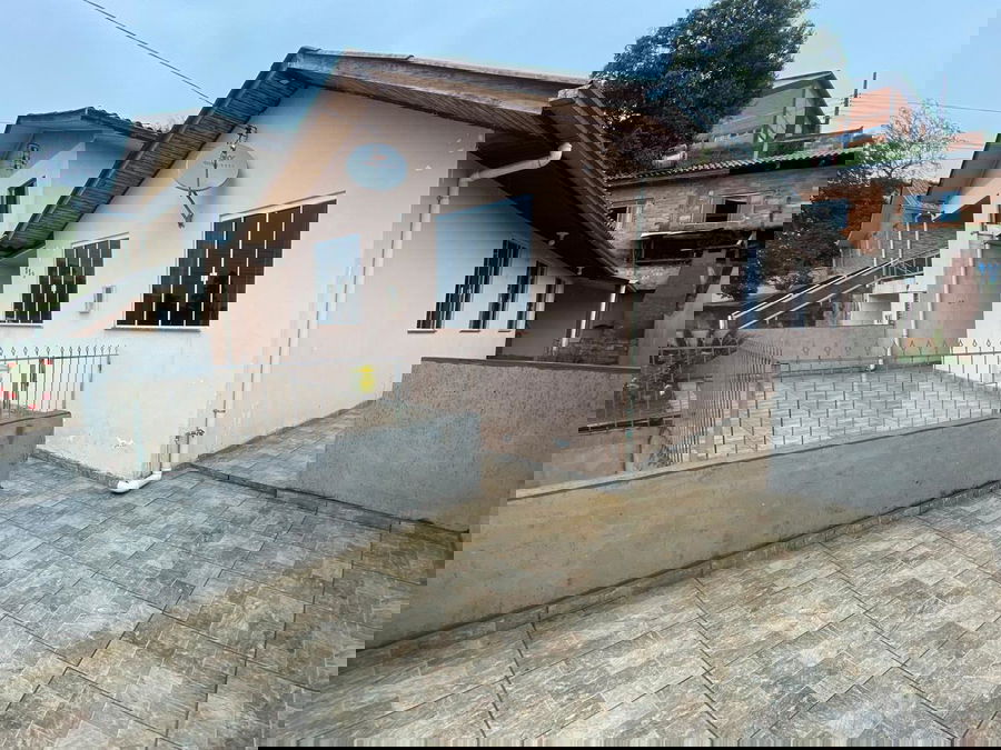 Casa residencial 4 quartos, 2 banheiros, 136m² construída, ocupada
