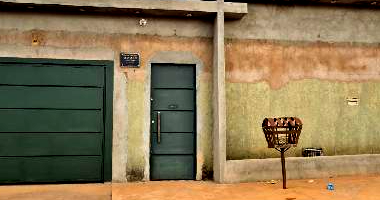 Casa com 2 quartos em Condomínio Fechado