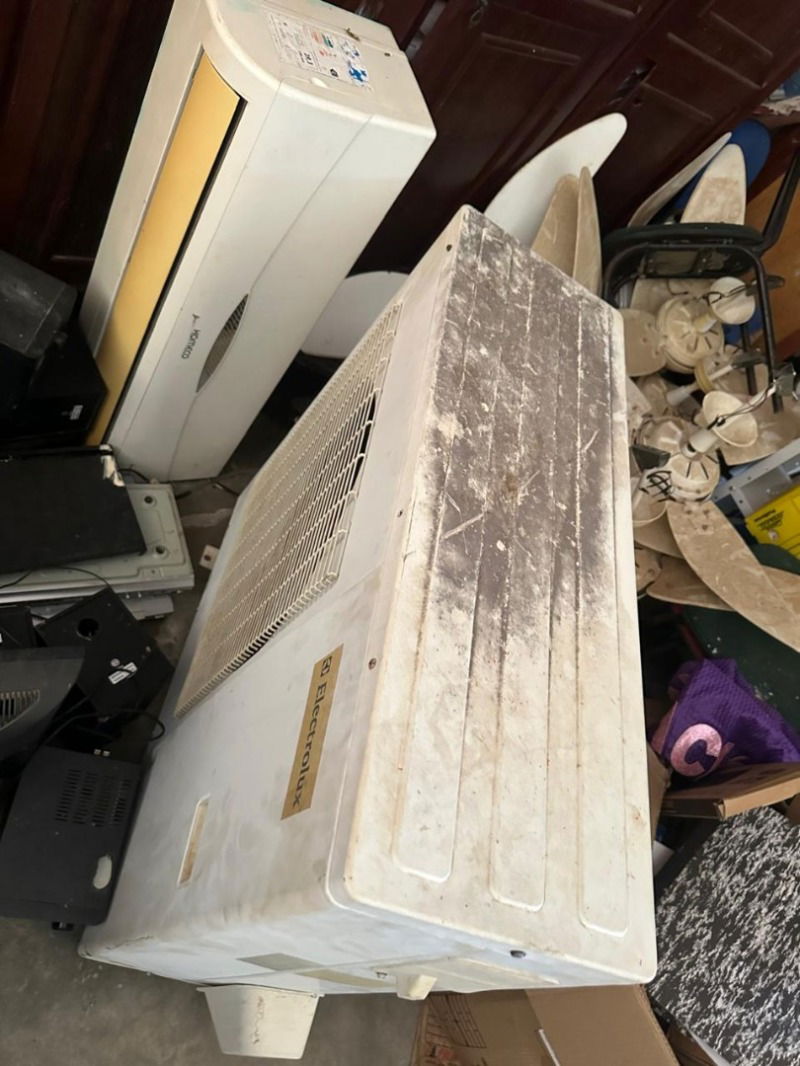 3 Aparelhos de Ar Condicionado e Ventiladores