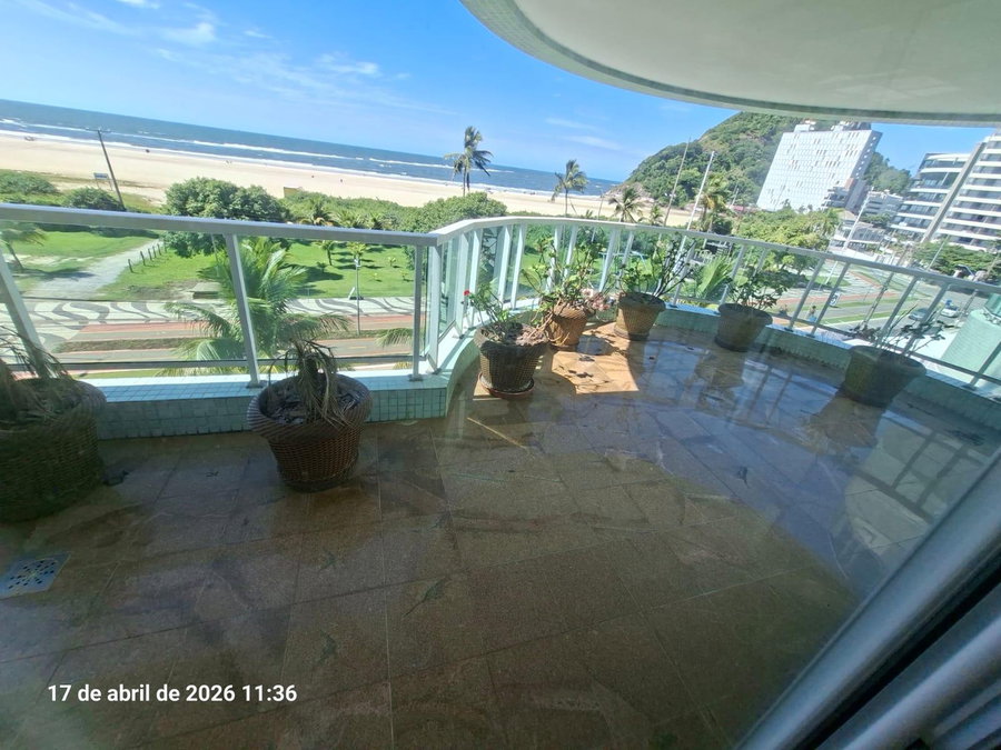Apartamento cobertura com 300,14m², 3 quartos, 2 banheiros e vaga de garagem