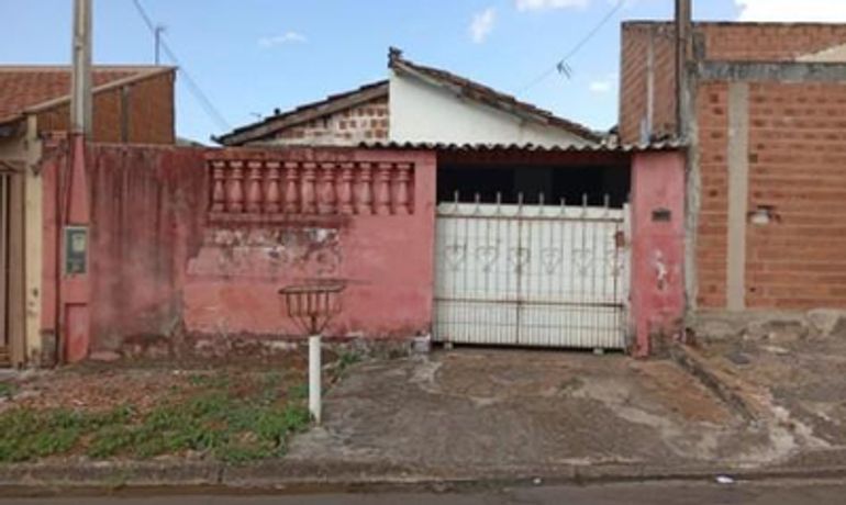 Casa com 2 quartos, 1 banheiro, 84m², ocupada