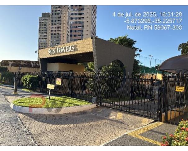 Apartamento em Condomínio com 2 Quartos e Varanda em Natal/RN