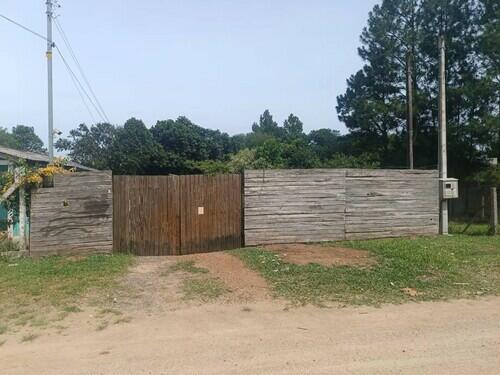 Casa com 3 quartos, 1 banheiro e 1 vaga de garagem, ocupada