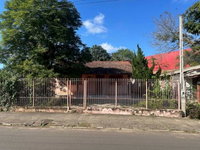 Casa com 3 dormitórios, 2 banheiros e 116,63 m² de área construída, ocupada