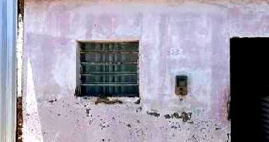 Casa com 38,4m², terreno de 79,2m², desocupada