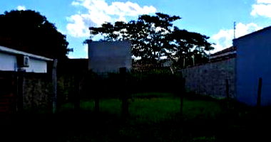 Terreno amplo com 250m² de área privativa e terreno, ideal para construção