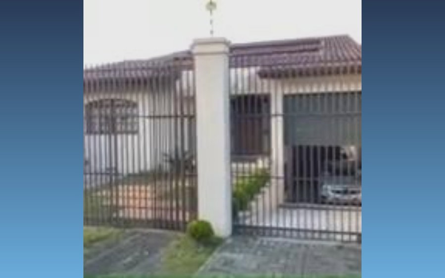 Casa 404 m² em Curitiba/PR com 2 pavimentos